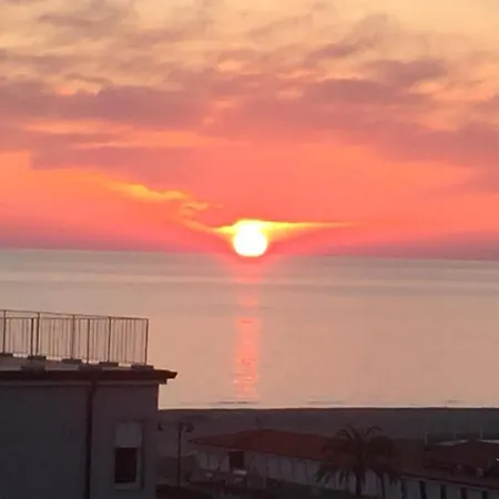 Attico Vista Mare-monti * 维亚雷焦